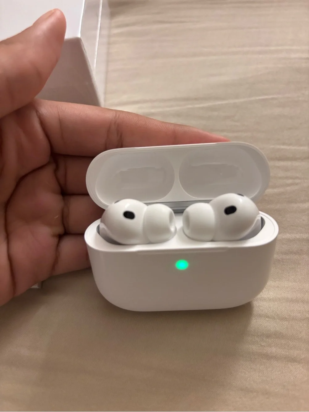 Apple White Wireless In-Ear Earbuds with Charging Case